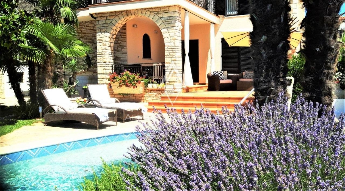 Čudovita vila z bazenom na čudovitem vrtu, prva vrsta do morja, Umag, ISTRA