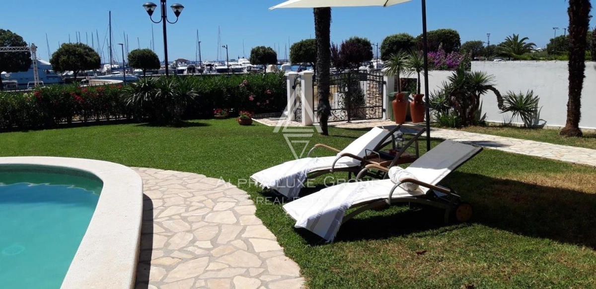 Čudovita vila z bazenom na čudovitem vrtu, prva vrsta do morja, Umag, ISTRA