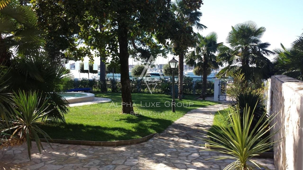 Čudovita vila z bazenom na čudovitem vrtu, prva vrsta do morja, Umag, ISTRA