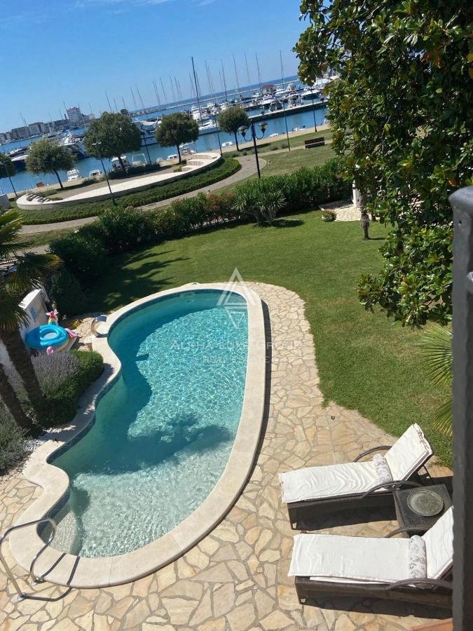 Čudovita vila z bazenom na čudovitem vrtu, prva vrsta do morja, Umag, ISTRA