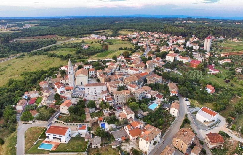 Hiša z velikim vrtom v Istri, Višnjan