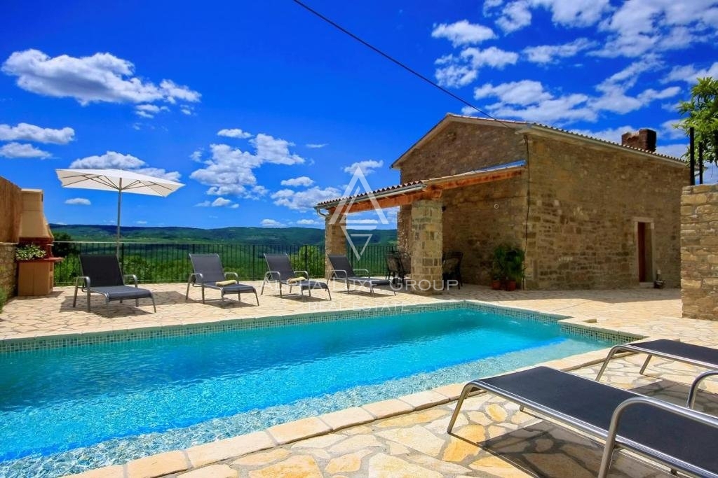 Kamnita hiša z bazenom in panoramskim razgledom, Istra, Oprtalj