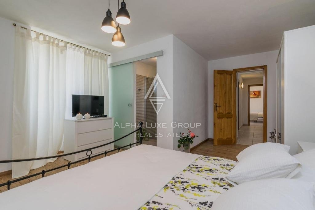 Kamnita hiša z bazenom in panoramskim razgledom, Istra, Oprtalj