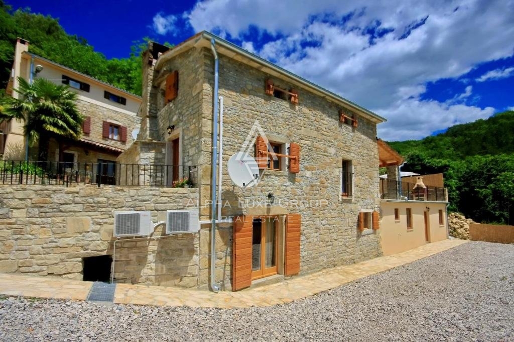 Kamnita hiša z bazenom in panoramskim razgledom, Istra, Oprtalj