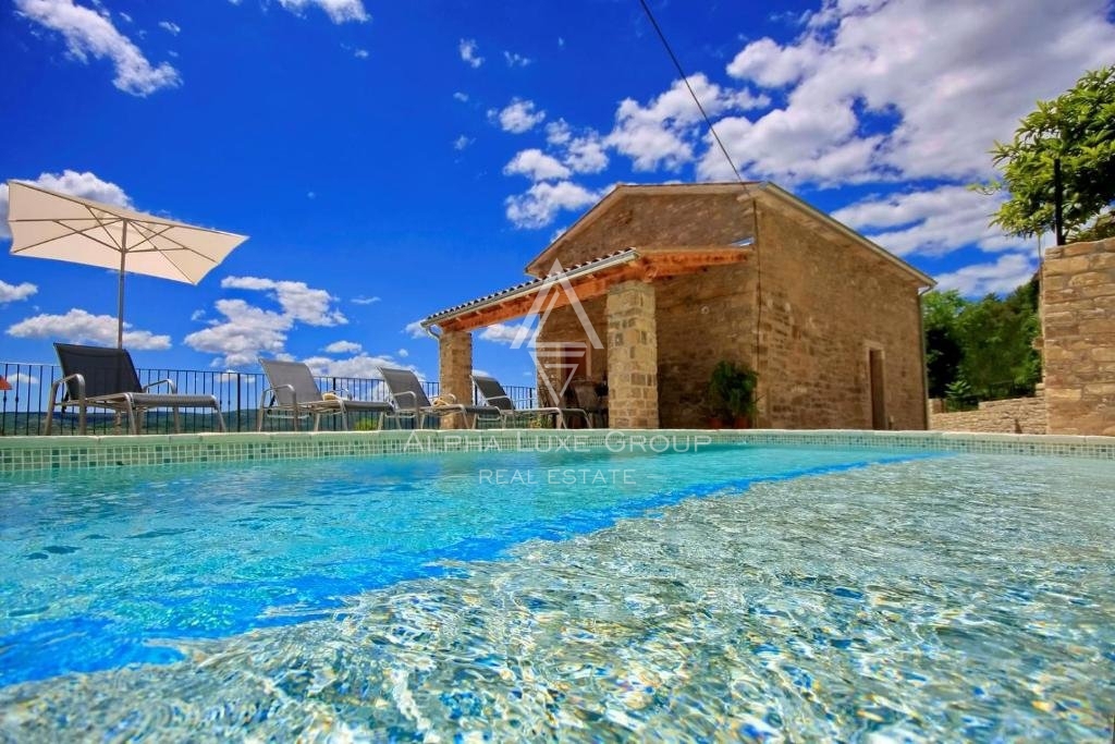 Kamnita hiša z bazenom in panoramskim razgledom, Istra, Oprtalj