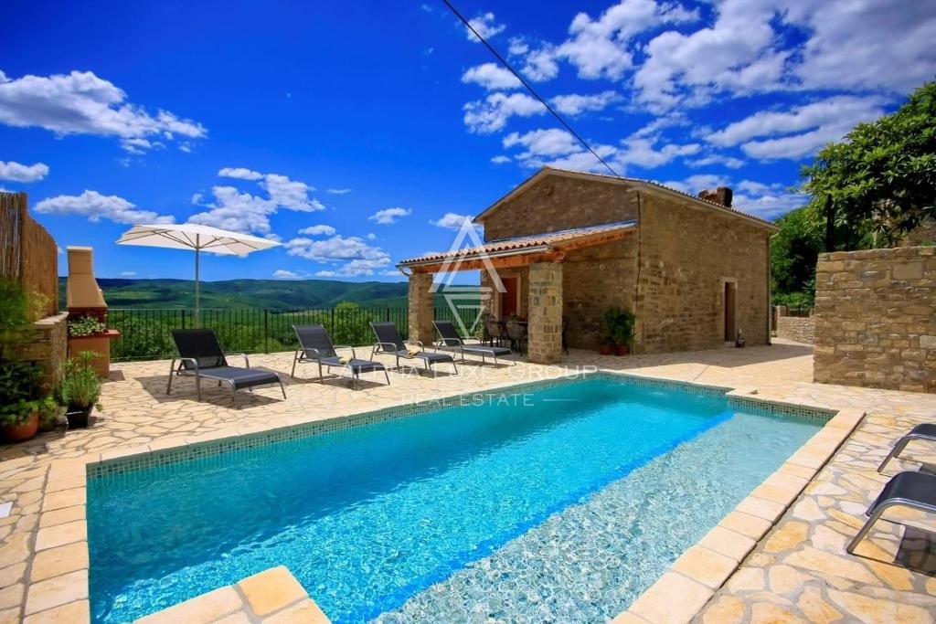 Kamnita hiša z bazenom in panoramskim razgledom, Istra, Oprtalj
