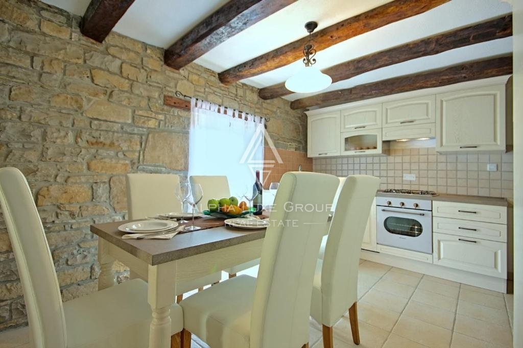Kamnita hiša z bazenom in panoramskim razgledom, Istra, Oprtalj