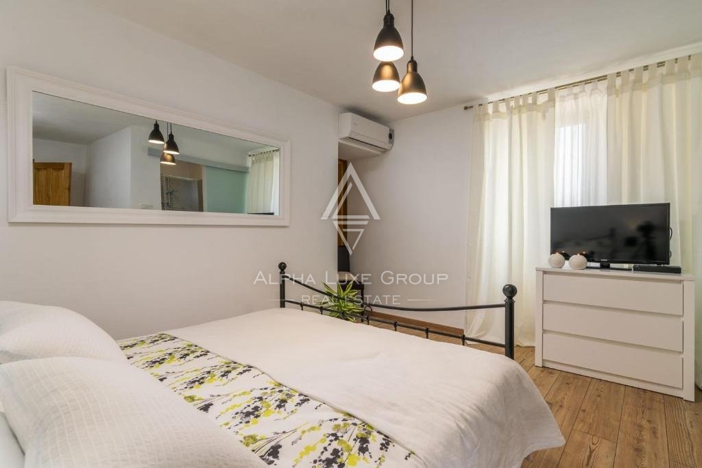 Kamnita hiša z bazenom in panoramskim razgledom, Istra, Oprtalj