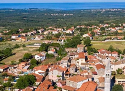 Zazidljiva parcela v centru vasi, Labinci