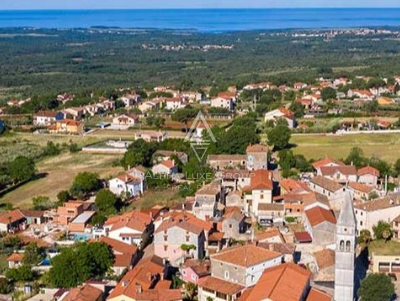 Zazidljiva parcela v centru vasi, Labinci