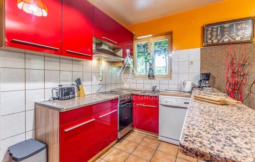 Vila z bazenom in dvema apartmajema, Istra, Pula