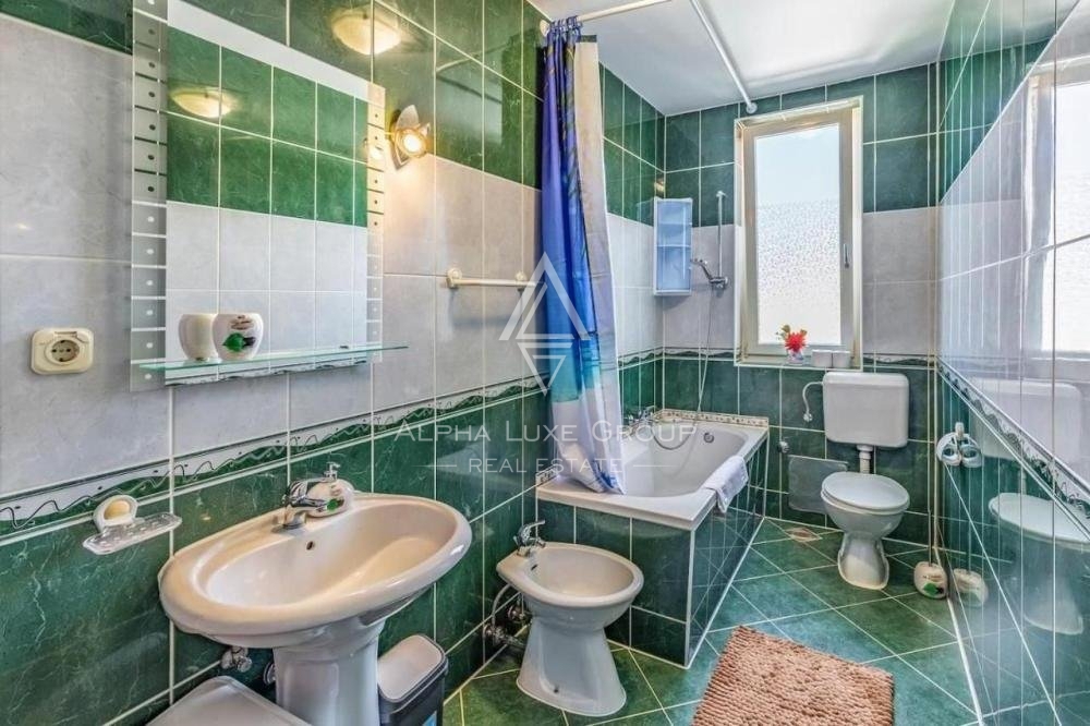 Vila z bazenom in dvema apartmajema, Istra, Pula