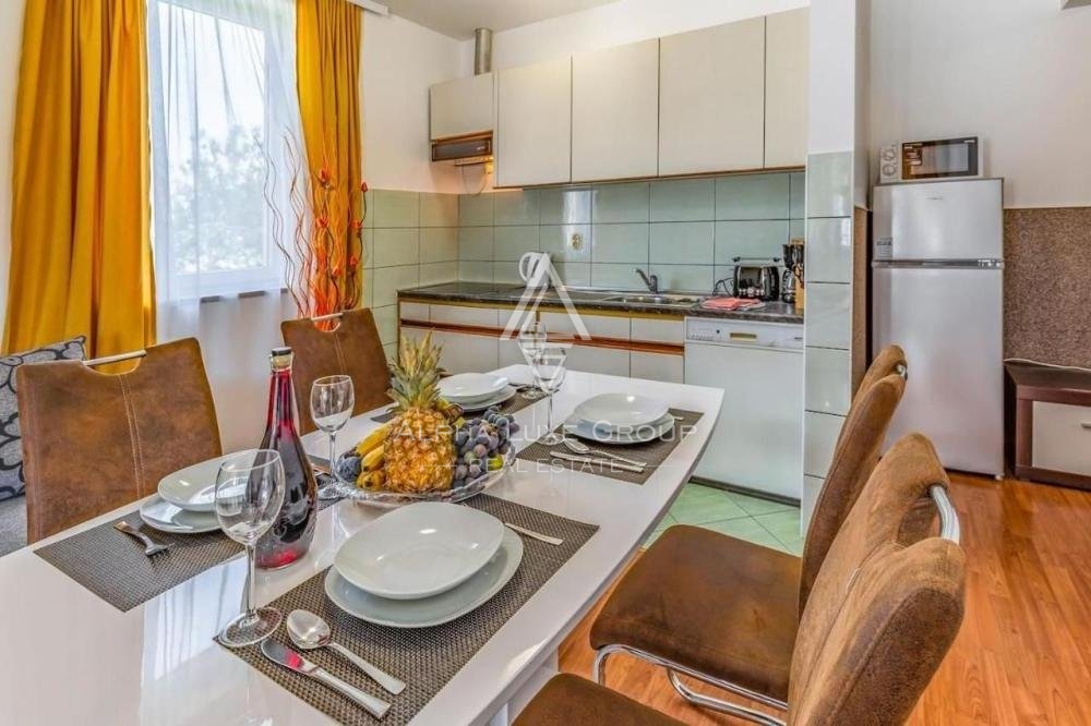 Vila z bazenom in dvema apartmajema, Istra, Pula