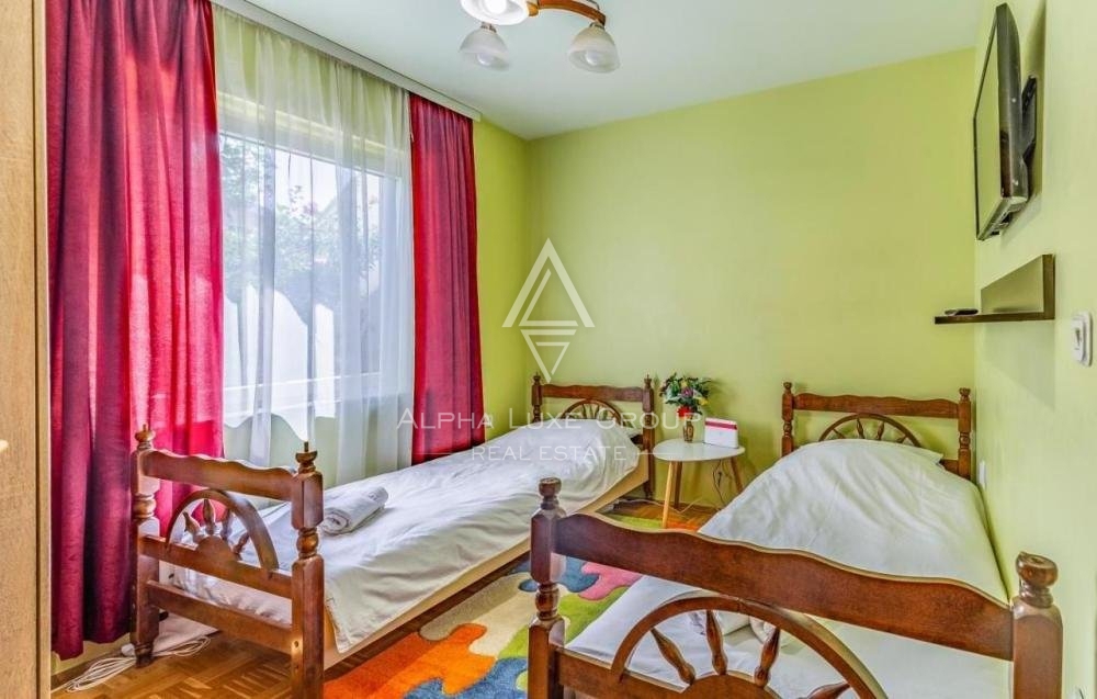Vila z bazenom in dvema apartmajema, Istra, Pula