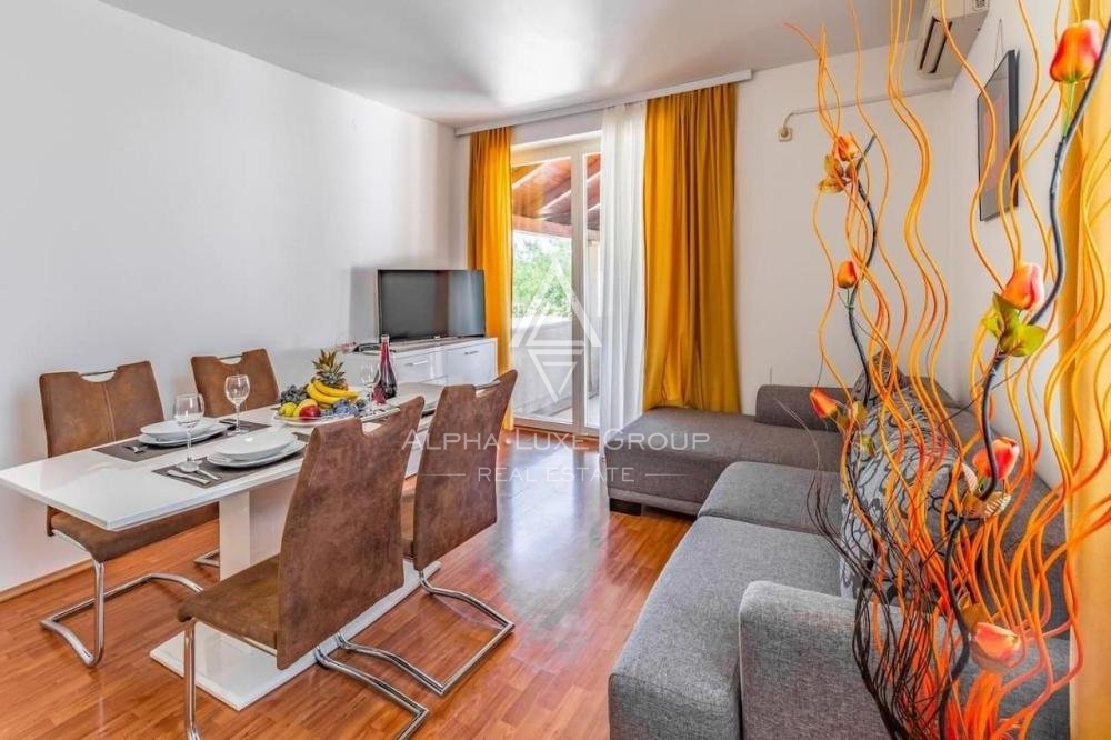 Vila z bazenom in dvema apartmajema, Istra, Pula