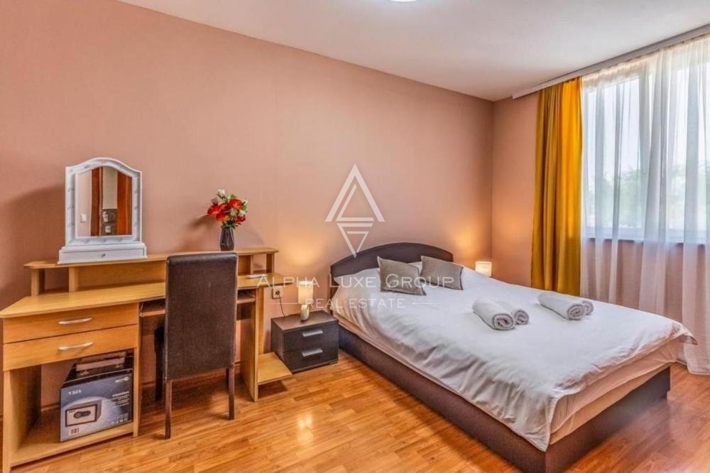 Vila z bazenom in dvema apartmajema, Istra, Pula