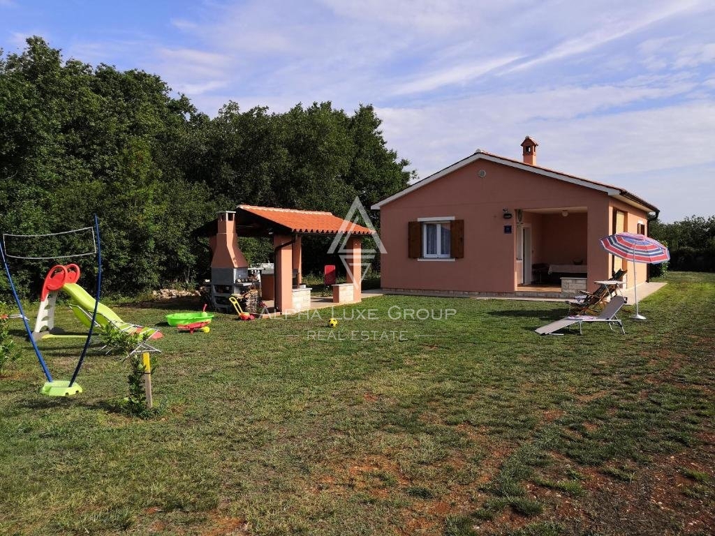 Lepa hiša na samem obdana z zelenjem, Istra, Ližnjan