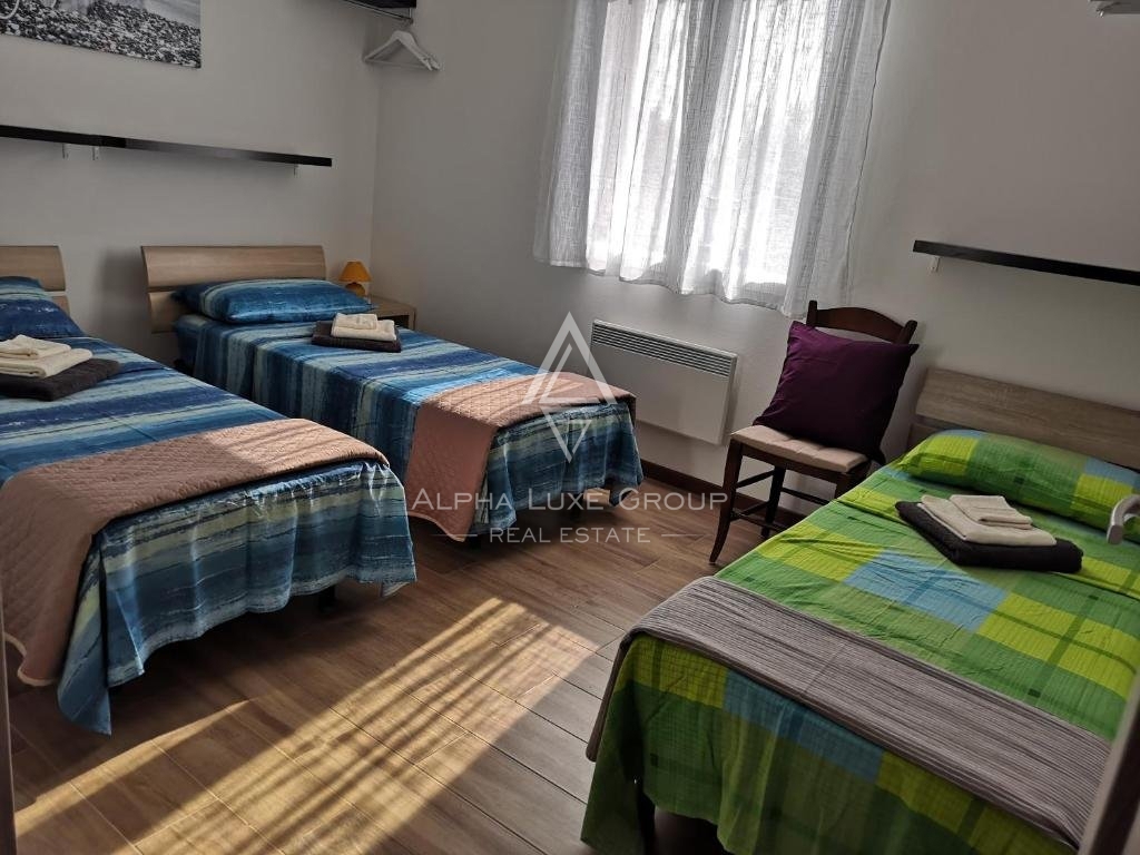 Lepa hiša na samem obdana z zelenjem, Istra, Ližnjan