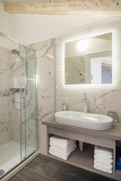 Kamnita hiša s štirimi apartmaji in pogledom na morje, Istra, Poreč