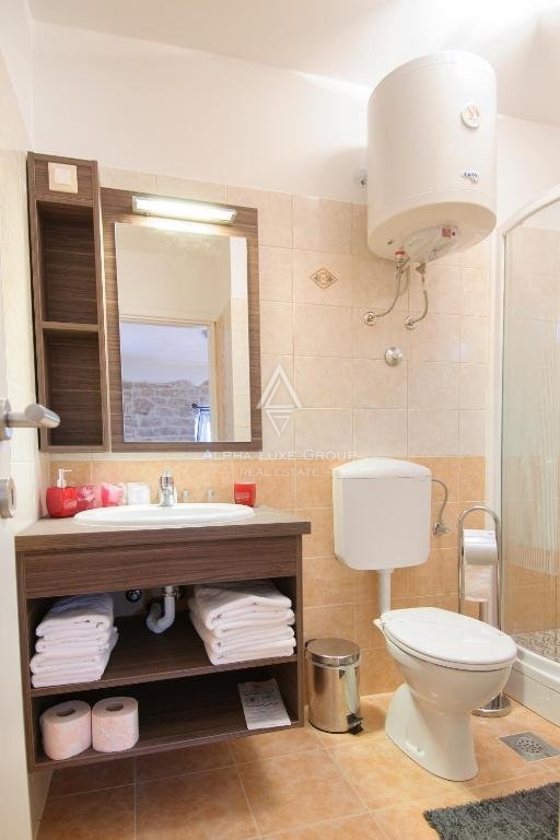 Kamnita hiša s štirimi apartmaji in pogledom na morje, Istra, Poreč