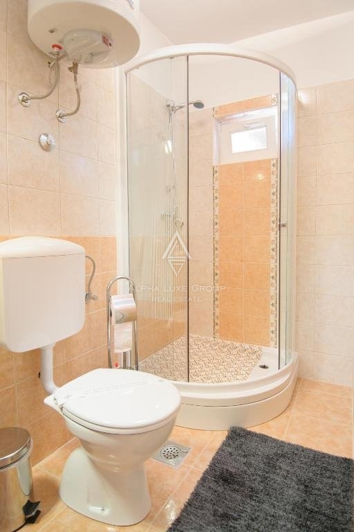 Kamnita hiša s štirimi apartmaji in pogledom na morje, Istra, Poreč