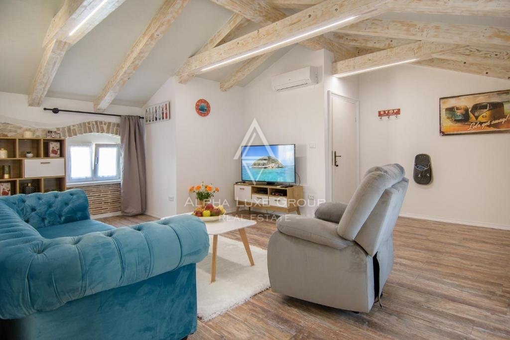 Kamnita hiša s štirimi apartmaji in pogledom na morje, Istra, Poreč