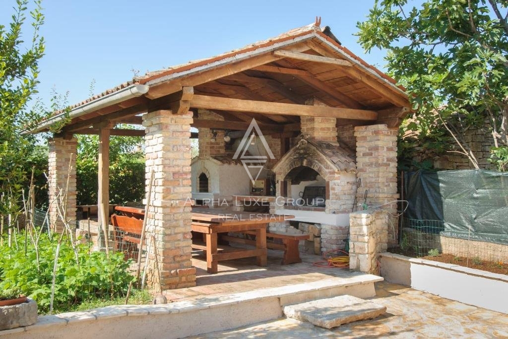 Kamnita hiša s štirimi apartmaji in pogledom na morje, Istra, Poreč