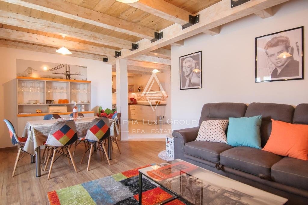 Kamnita hiša s štirimi apartmaji in pogledom na morje, Istra, Poreč