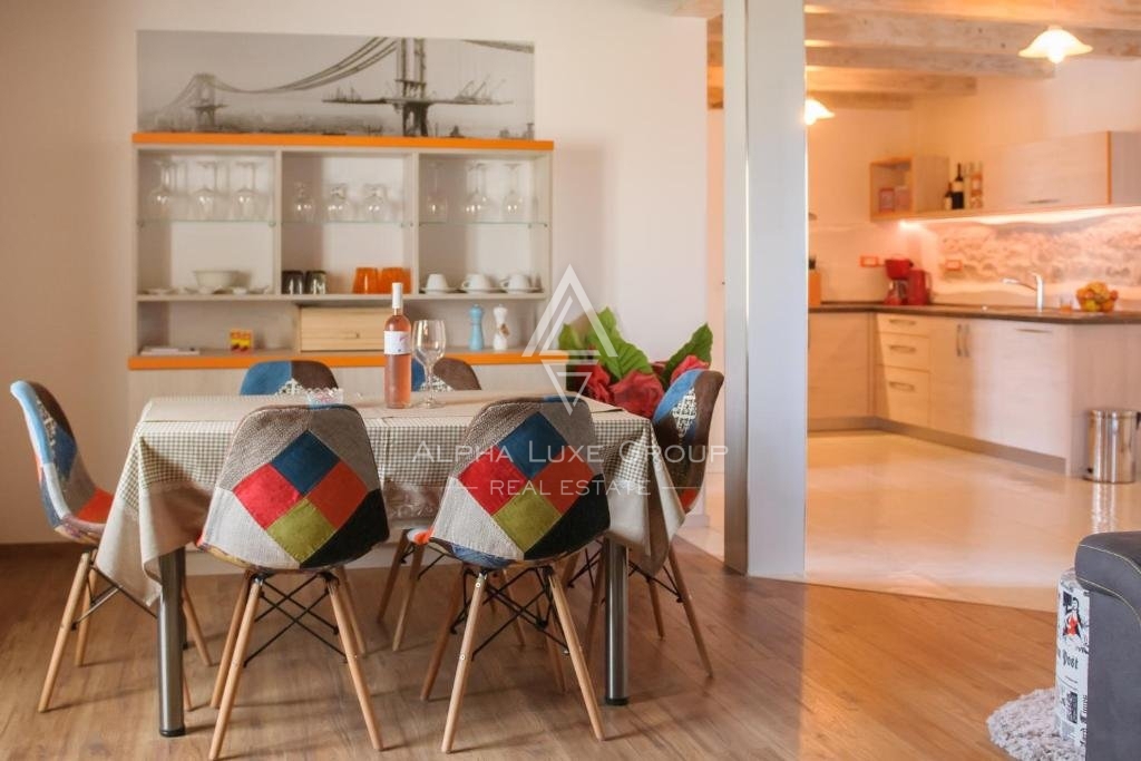 Kamnita hiša s štirimi apartmaji in pogledom na morje, Istra, Poreč
