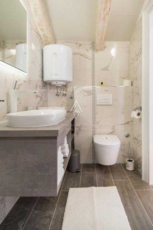 Kamnita hiša s štirimi apartmaji in pogledom na morje, Istra, Poreč