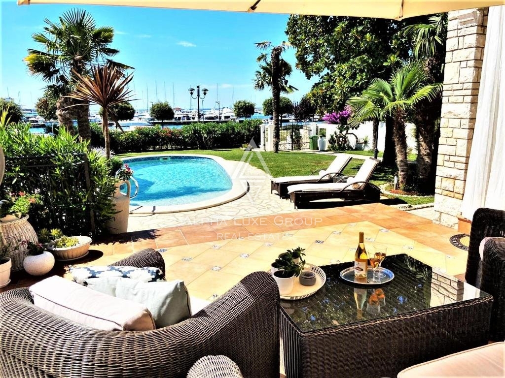 Ekstravagantna vila z bazenom, ob morju, Istra, Umag.