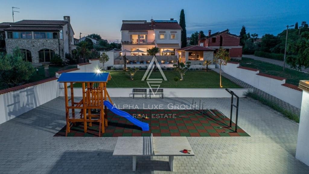 Vila z bazenom, mirna lokacija, v bližini Poreča.