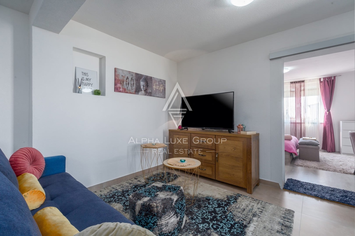 EKSKLUZIVNO - NOVA DVOJNA VILA S APARTMAJI NA TOP LOKACIJI 6 KM OD MESTA IN 3 KM OD PRVIH PLAŽ