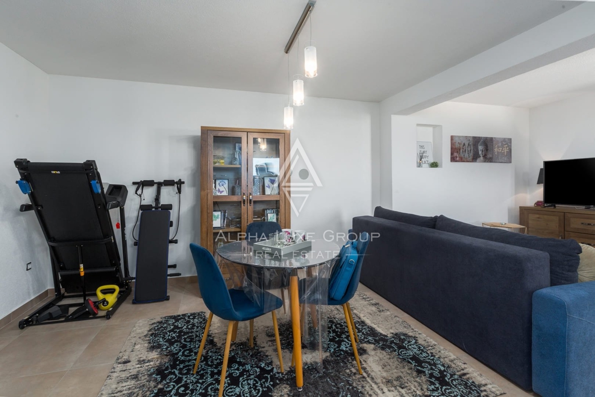 EKSKLUZIVNO - NOVA DVOJNA VILA S APARTMAJI NA TOP LOKACIJI 6 KM OD MESTA IN 3 KM OD PRVIH PLAŽ