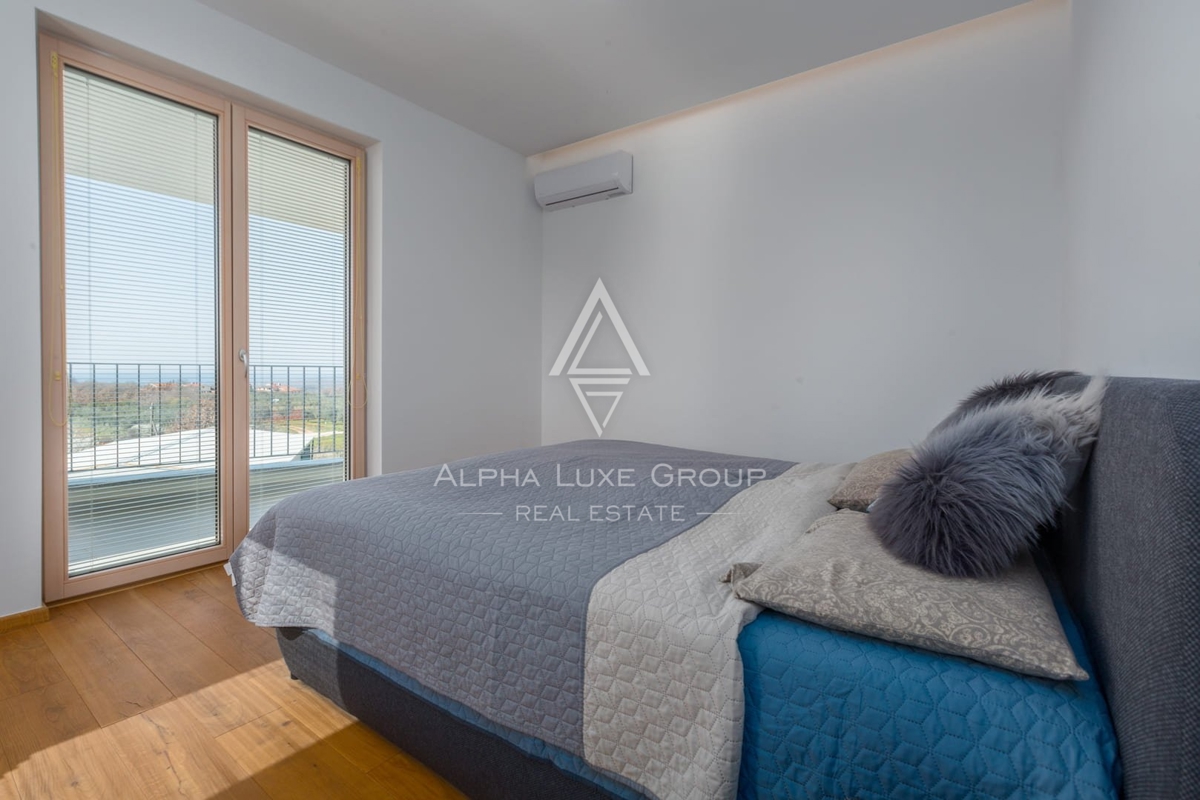 EKSKLUZIVNO - NOVA DVOJNA VILA S APARTMAJI NA TOP LOKACIJI 6 KM OD MESTA IN 3 KM OD PRVIH PLAŽ