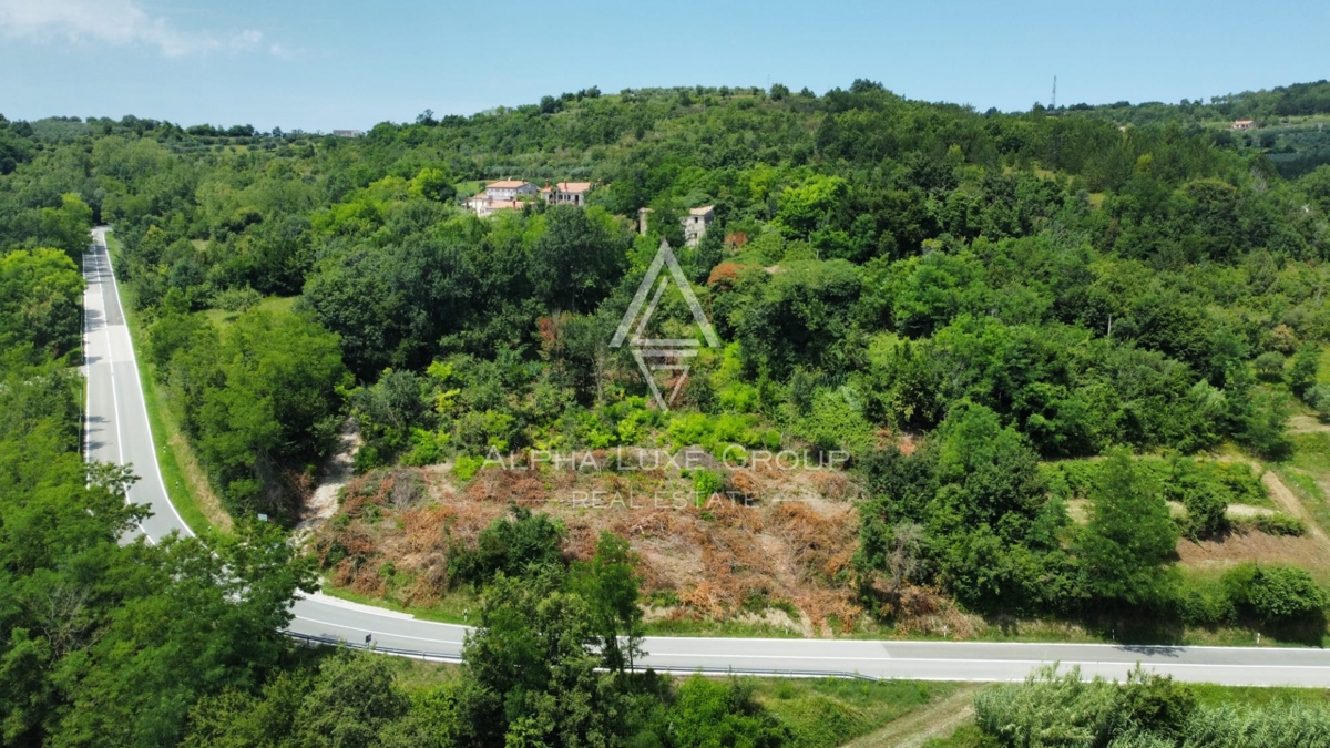 Buje, Istra – Gradbena parcela z ruševinami v miru