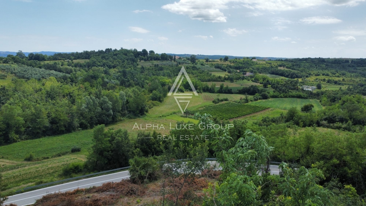 Buje, Istra – Gradbena parcela z ruševinami v miru