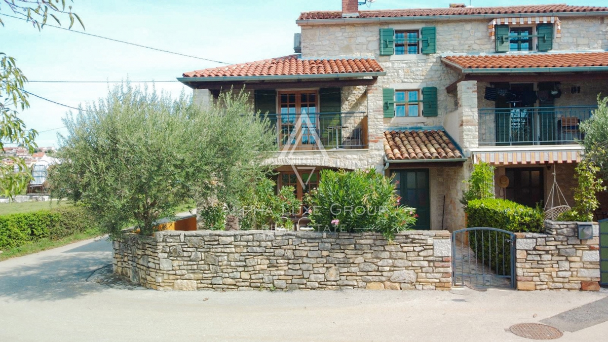 Poreč, Istra: Rustikalna kamnita hiša v zelenem miru