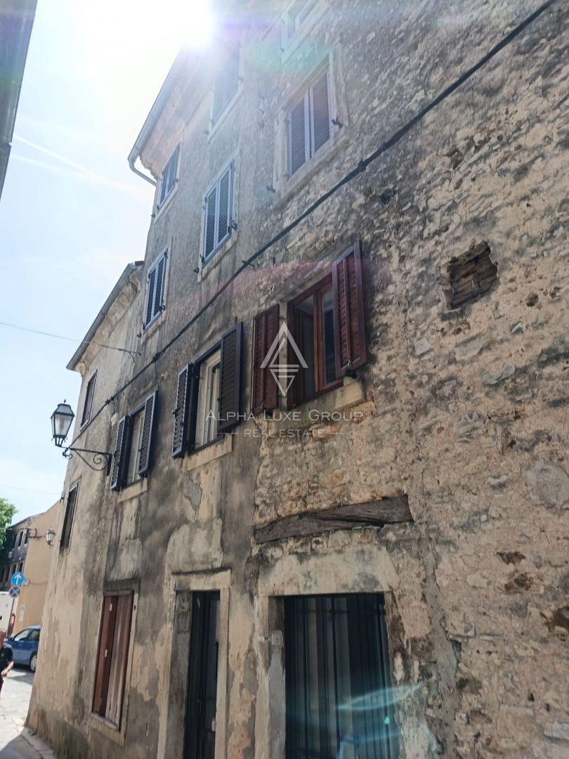 Vodnjan, Istra: Prenovljeno 3-sobno stanovanje s podstrešjem