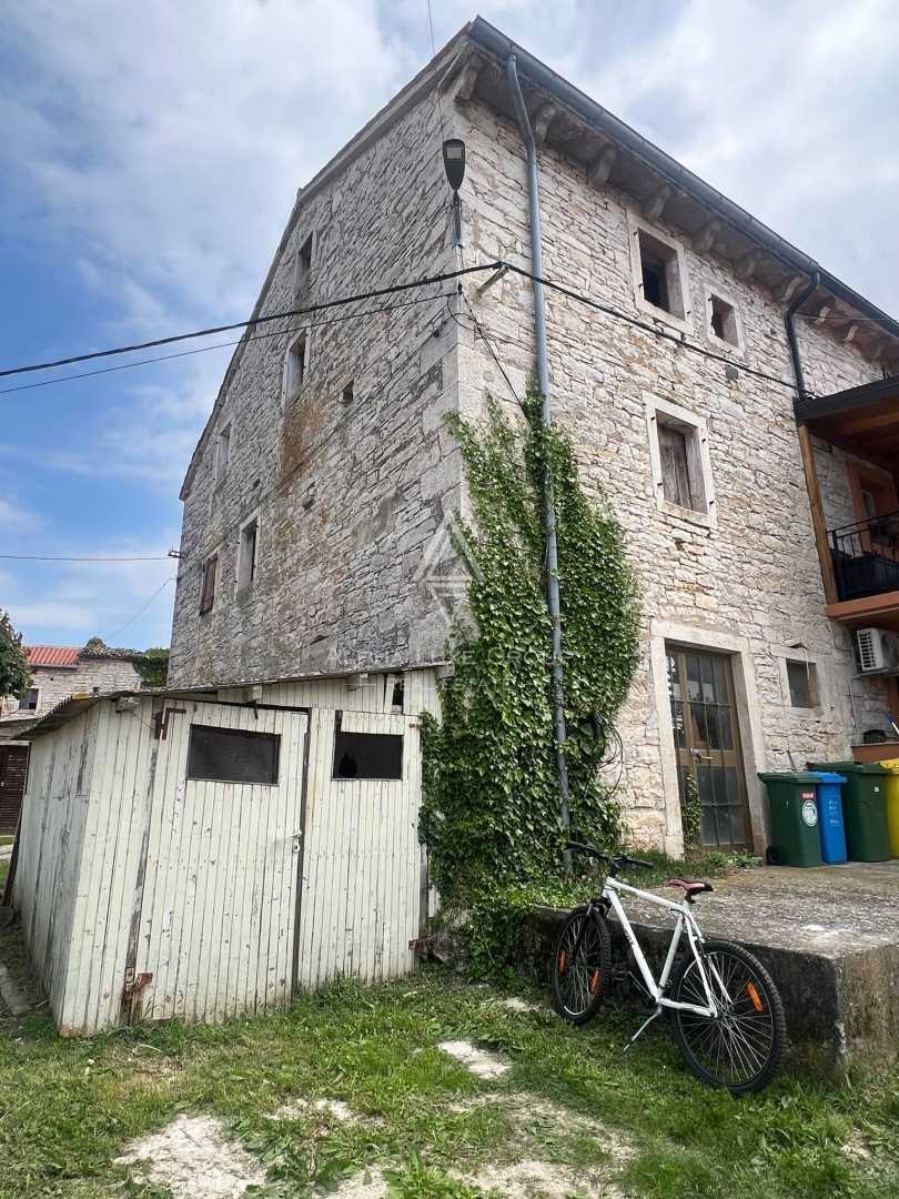 Buje, Istra: Kamnita Hiša za Investicijo