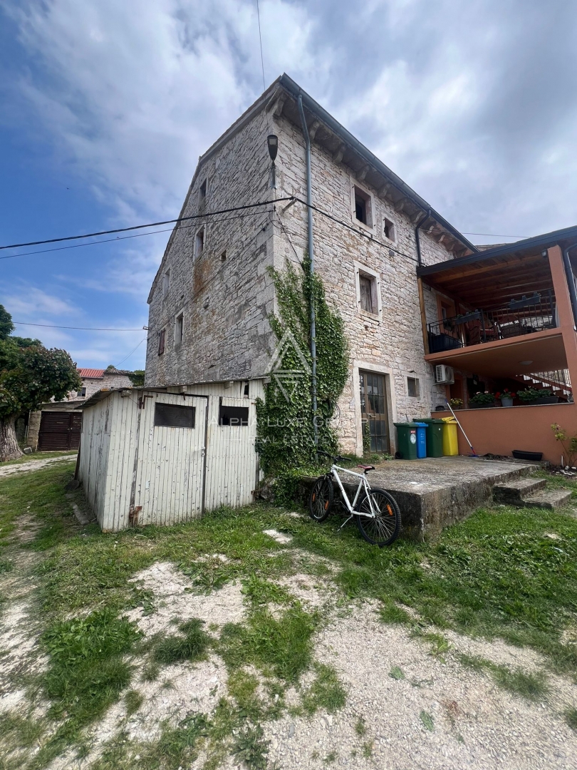 Buje, Istra: Kamnita Hiša za Investicijo