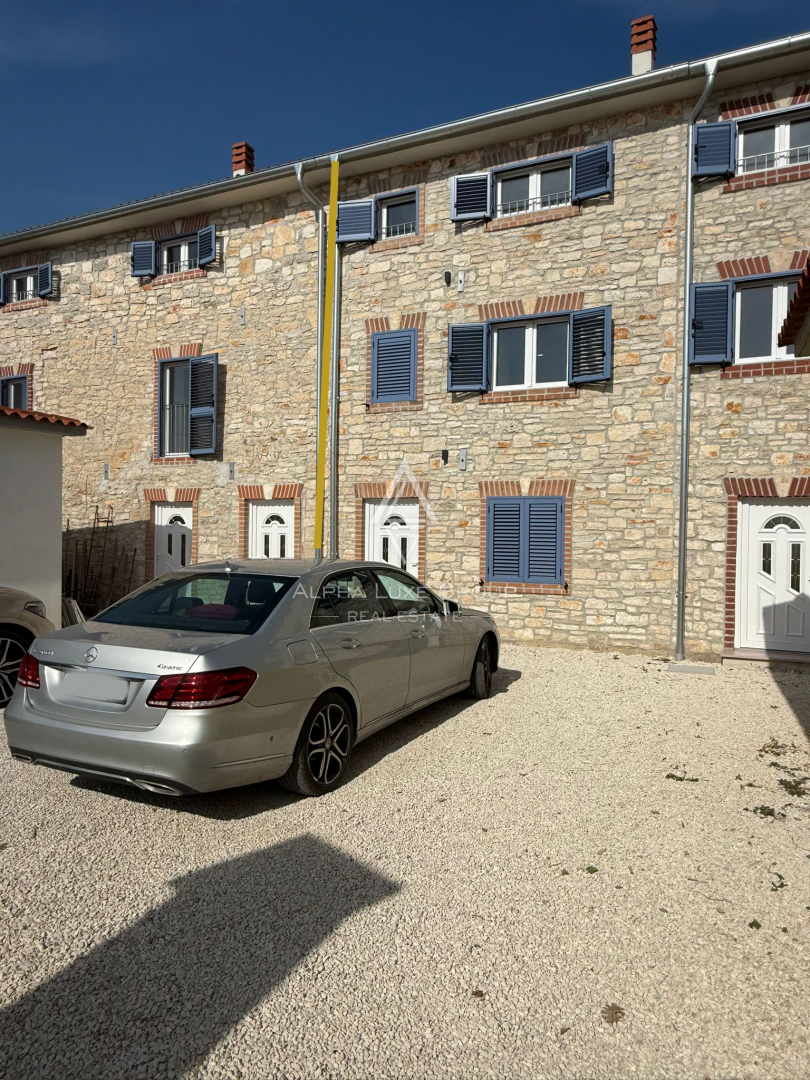 Juršići, Istra: Kamnita hiša z bazenom in prizidkom