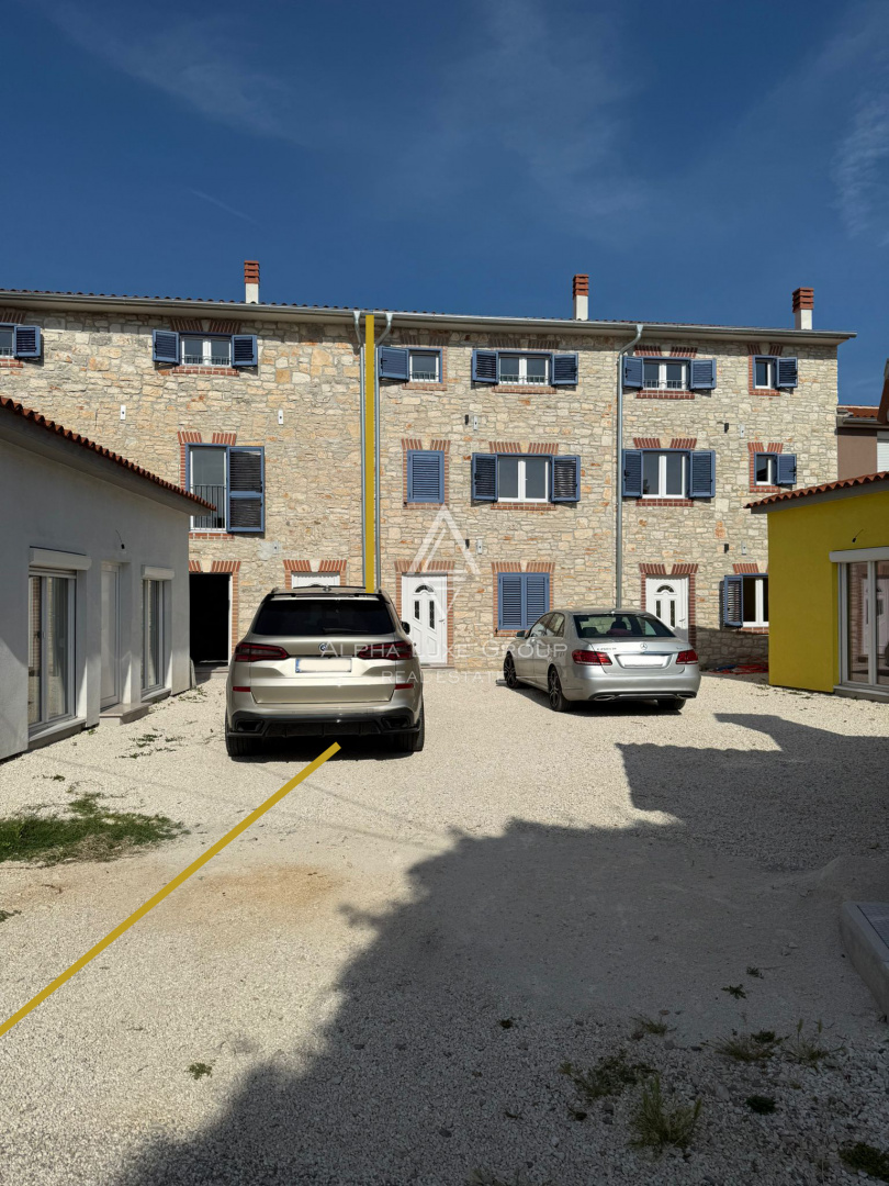 Juršići, Istra: Kamnita hiša z bazenom in prizidkom
