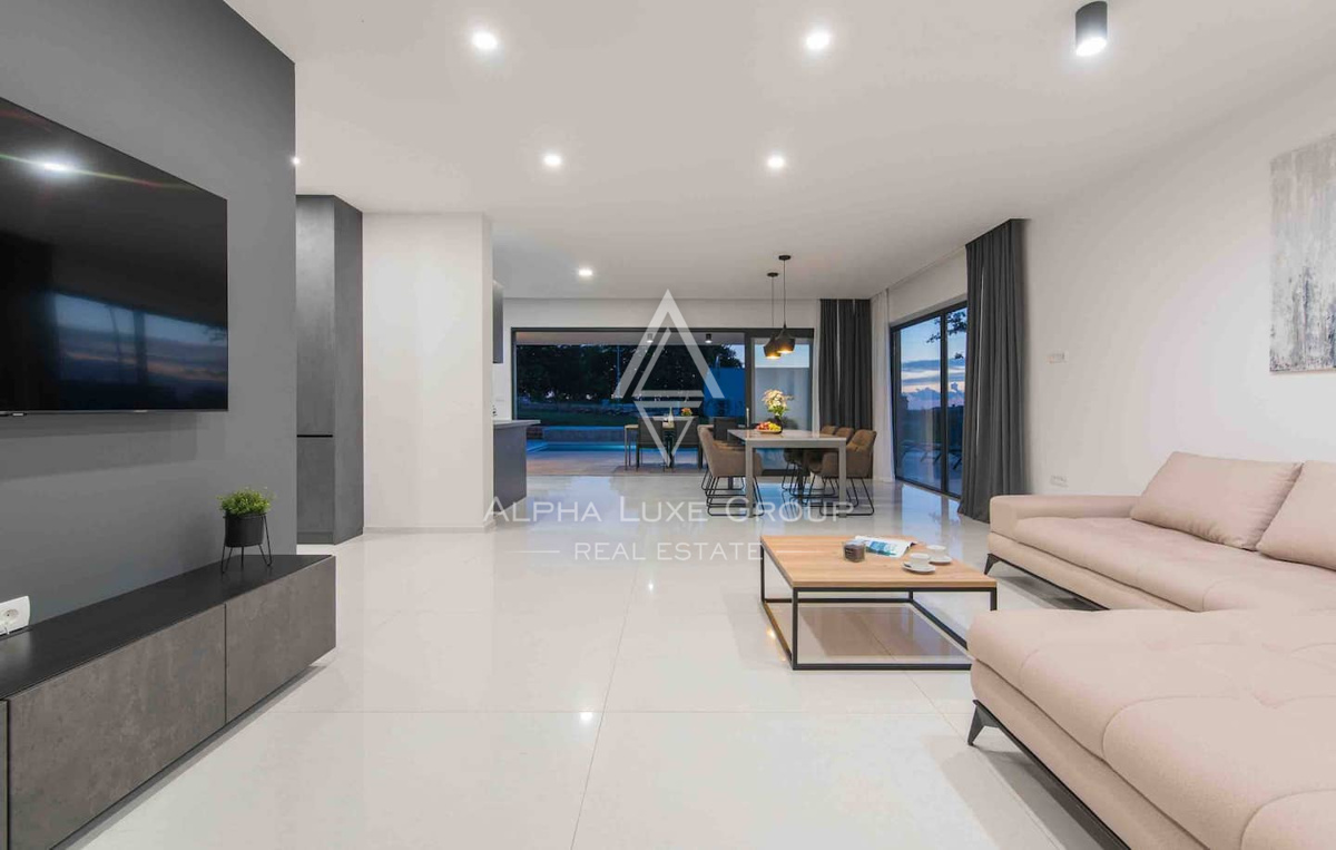 Istra, Žminj: Moderna pritlična hiša z bazenom