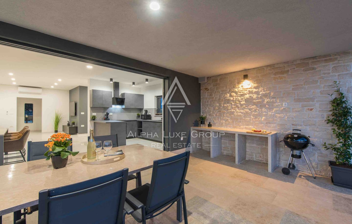 Istra, Žminj: Moderna pritlična hiša z bazenom