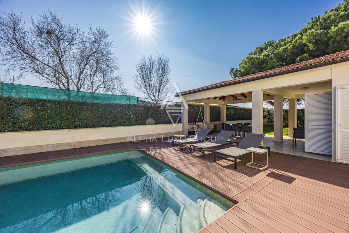 Istra, Poreč: Mediteranska vila z bazenom in urejenim vrtom blizu mesta