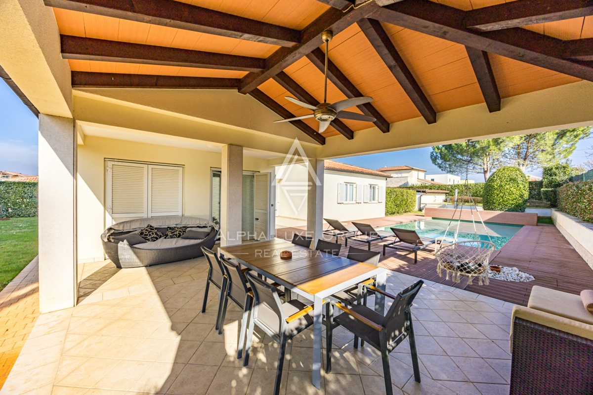 Istra, Poreč: Mediteranska vila z bazenom in urejenim vrtom blizu mesta