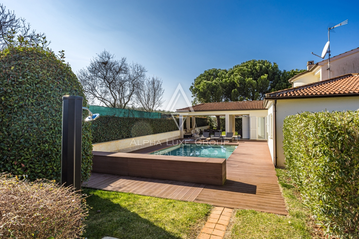 Istra, Poreč: Mediteranska vila z bazenom in urejenim vrtom blizu mesta