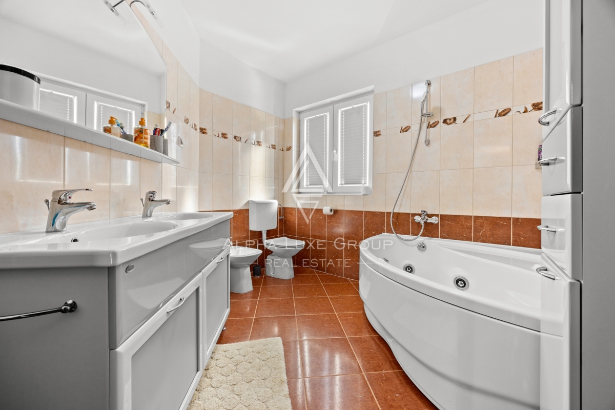 Istra, Poreč: Mediteranska vila z bazenom in urejenim vrtom blizu mesta