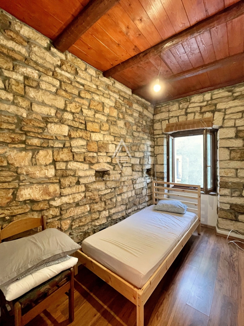 Istra, Žminj – Prenovljena vrstna hiša na odlični lokaciji naprodaj